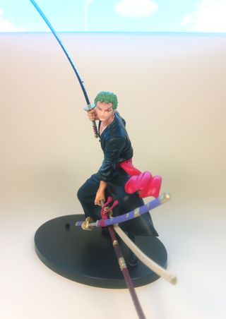 Figura Zoro One Piece Espadas