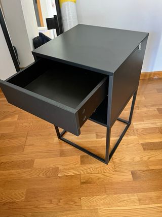 Mesita de noche negra metálica