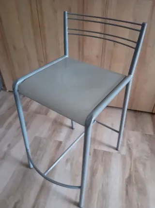 Taburete alto metálico gris