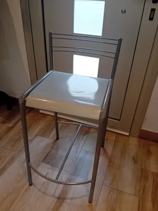 Taburete alto metálico gris