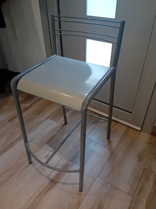 Taburete alto metálico gris