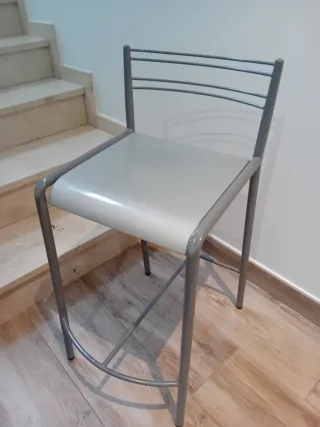 Taburete alto metálico gris