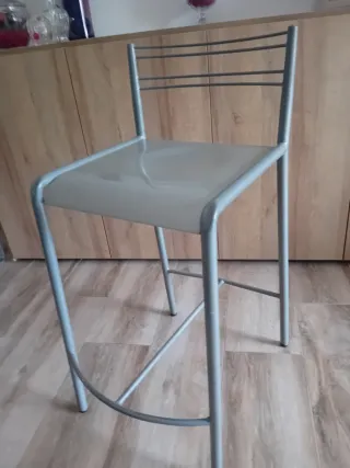 Taburete alto metálico gris