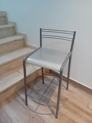 Taburete alto metálico gris