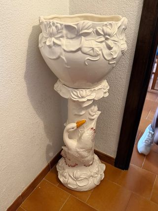 Jarrón de porcelana con cisne
