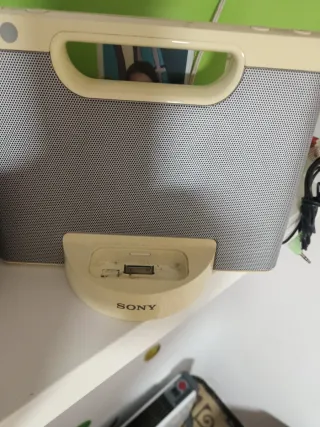 Altavoz Sony iPod 30 pines / Bluetooth Beige