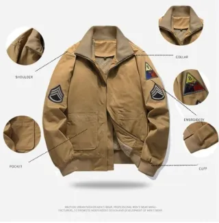 Chaqueta militar beige con parches