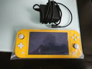 Nintendo Switch Lite Amarillo con Caja