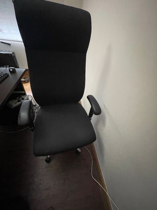 Mesa de despacho + armario+ silla