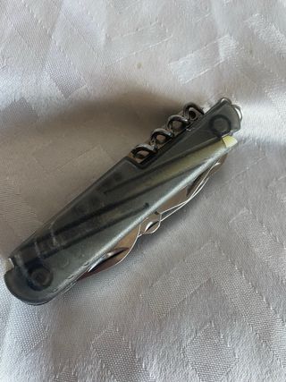 Coltellino svizzero con orologio digitale