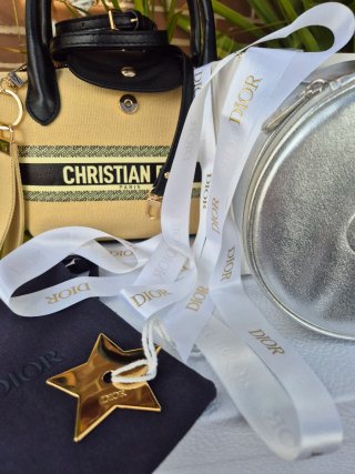 Lote neceseres Dior beige y dorado
