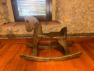 Caballito de madera para bebés