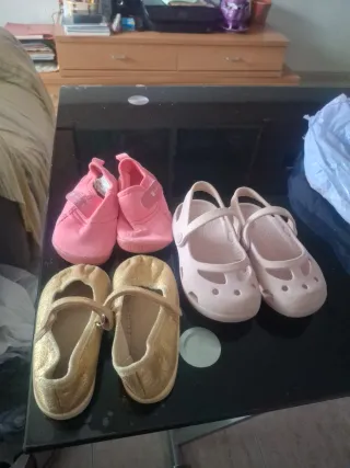 3 pares zapatos dorados talla 24