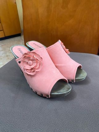 Zuecos, Farasion rosas con flor