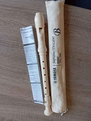 Flauta Yamaha Soprano Descant YRS-24B