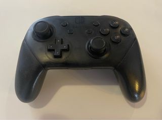 Nintendo Switch + Mando Pro + Funda