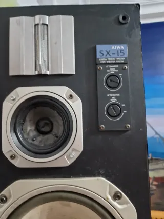 Altavoces Aiwa SX-15 de alta gama con regulación
