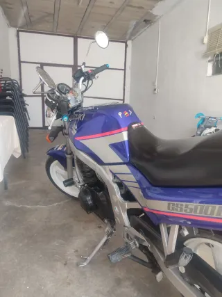 Suzuki GS 500 E Azul y Plata
