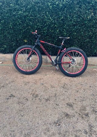 Bicicleta Fat Bike Negra y Roja