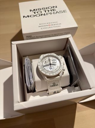 Omega x Swatch Mission to the Moon Snoopy Bianco