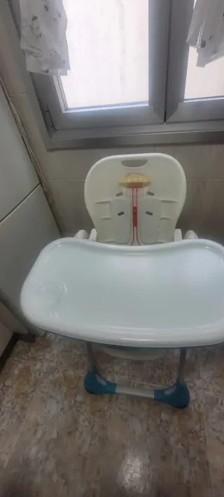 Trona de bebé con estampado marino