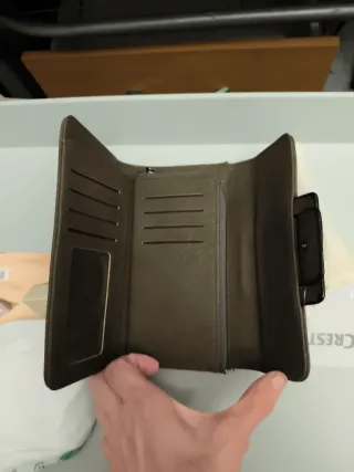 Cartera de mujer nueva con etiqueta