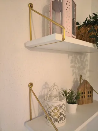 Scaffali a Parete Dorati e Bianchi