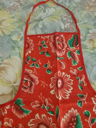 Grembiule da cucina con fantasia floreale
