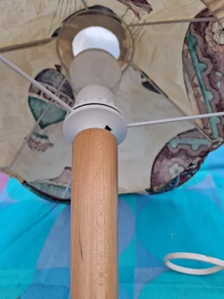 Lámpara de mesa tela y madera