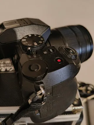 Panasonic Lumix DMC-G7 + Obiettivo 14-140mm