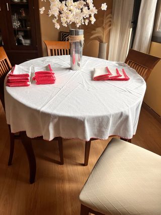 Mantel rosa y blanco