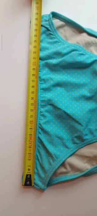 Bikini azul con lunares blancos