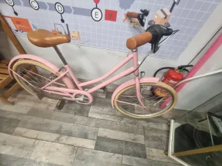 Bicicleta Victoria rosa estilo vintage