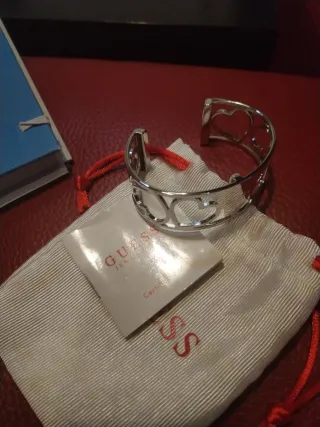 Pulsera Guess Corazones.