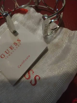 Pulsera Guess Corazones.