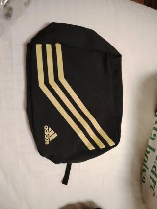 Neceser Adidas Negro y Dorado