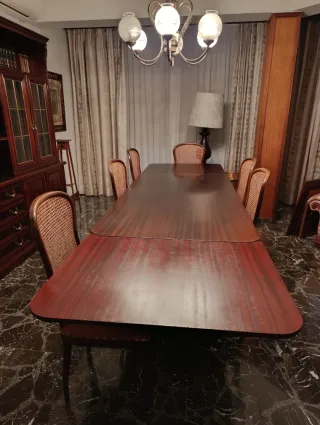 Librería, mesa y 6 sillas comedor madera