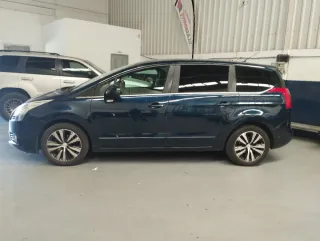 Peugeot 5008 2011