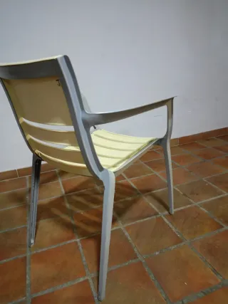 4 Sillas de Jardín  metal y plástico