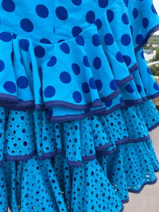 1️⃣ Falda flamenca/rociera lunares