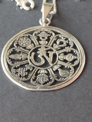 Colgante Rueda de Dharma Om Plata