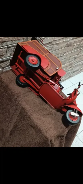 Moto Decorativa Hierro Roja