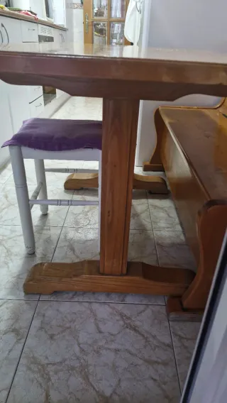 Mesa y banco madera maciza en MÓSTOLES.