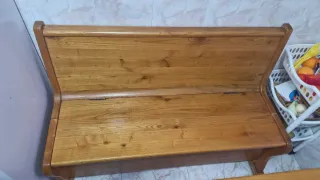 Mesa y banco madera maciza en MÓSTOLES.