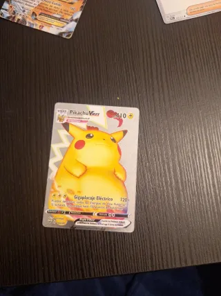Carta Pokémon Pikachu VMAX 410/185