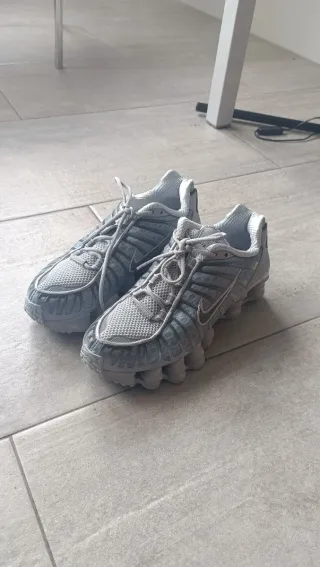 Zapatillas Nike Shox Grises