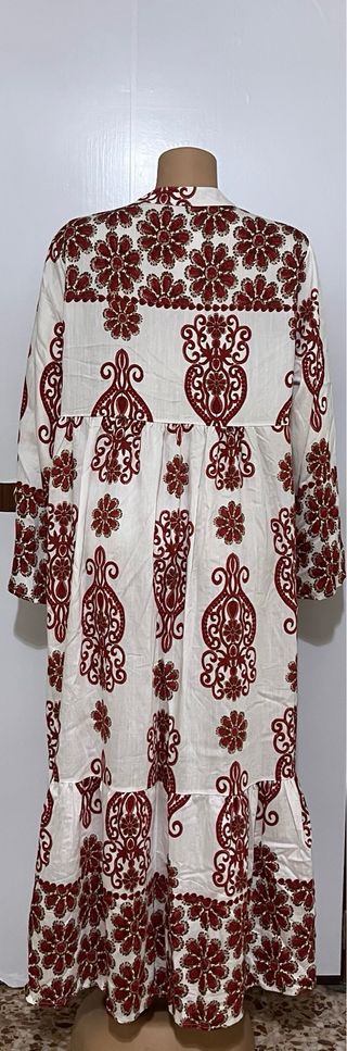 Vestido largo blanco y rojo bordado