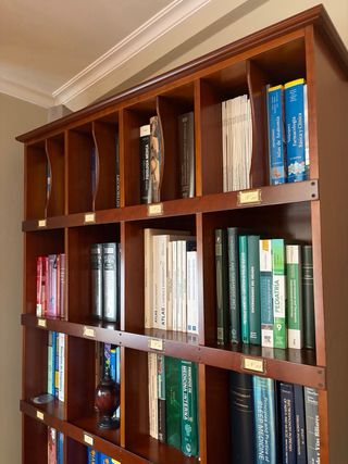 NEGOCIABLE: Librería de madera