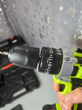 Taladro Atornillador 28V +2 Baterías y Accesorios