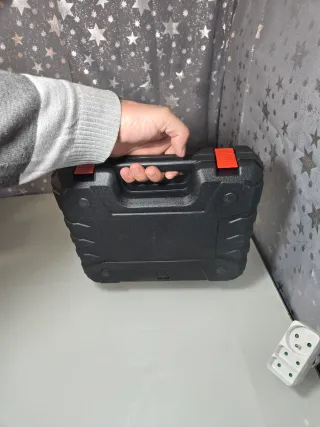 Taladro Atornillador 28V +2 Baterías y Accesorios